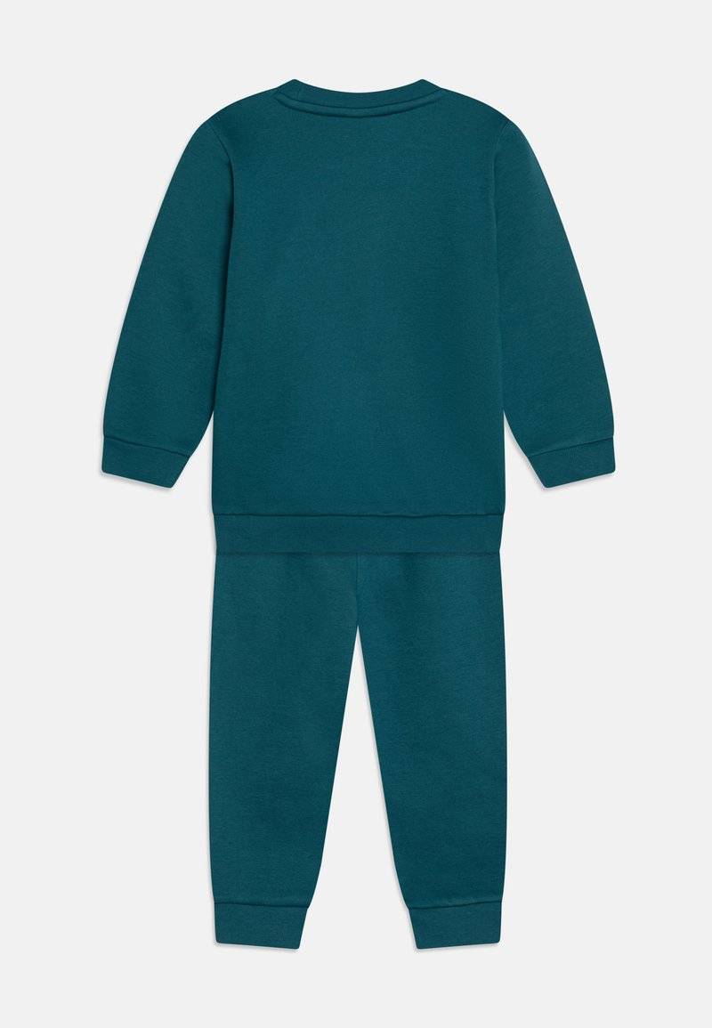 Puma Puma MINICATS CREW UNISEX SET - Tracksuit - cold green Im Verkauf