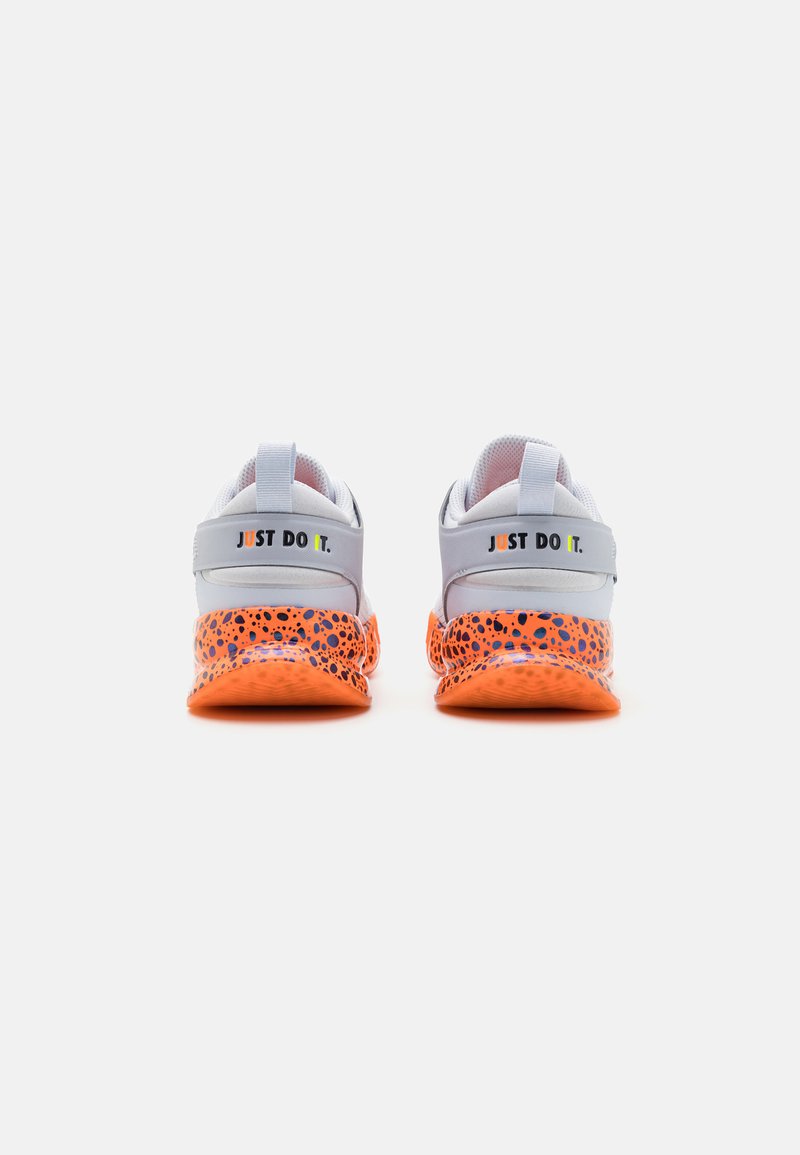 Nike Performance Nike Performance KIDS CROSSCOURT OLY UNISEX - Competition running shoes Outlet