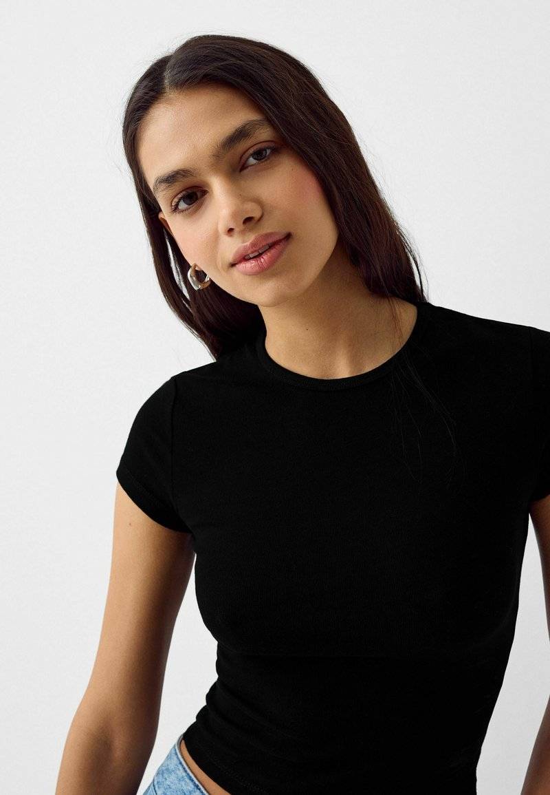 Bershka Bershka SHORT SLEEVE ROUND NECK 2 PACK - Basic T-shirt - black Exklusivangebot