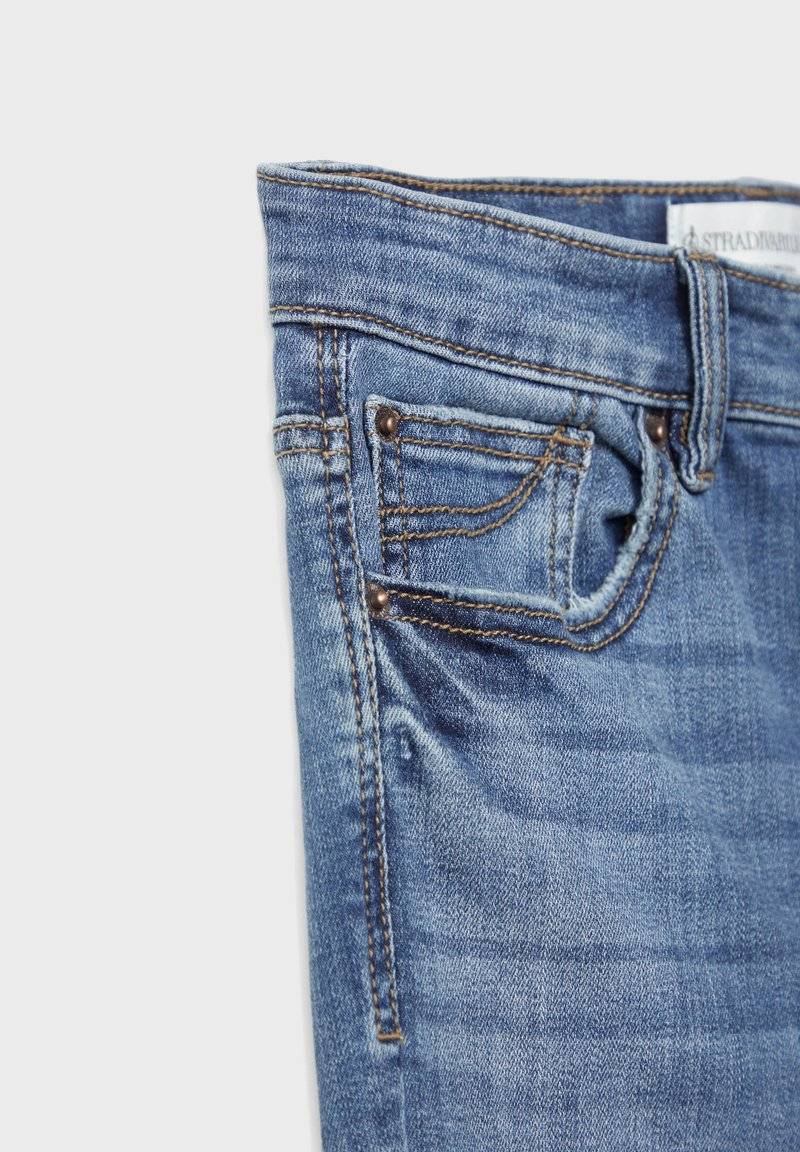 Stradivarius Stradivarius Jeans Skinny Fit - blue denim Saisonschlussverkauf