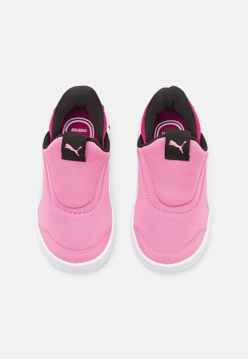 Puma Puma COURTFLEX V3 EASE IN UNISEX - Training shoe Fabrikverkauf