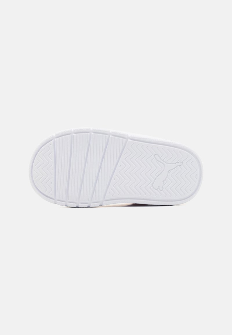 Puma Puma COURTFLEX V3 EASE IN UNISEX - Training shoe Fabrikverkauf