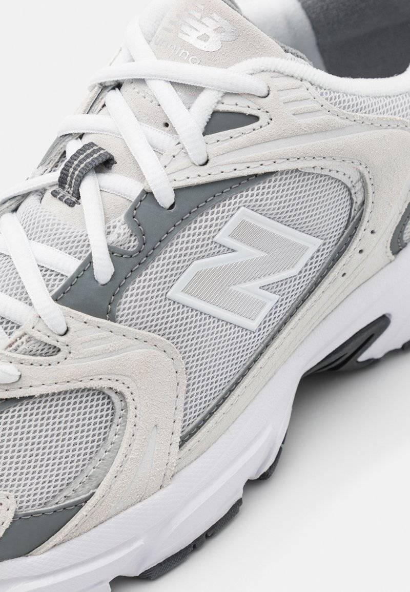 New Balance New Balance MR530 UNISEX - Trainers - light grey Blitzverkäufe