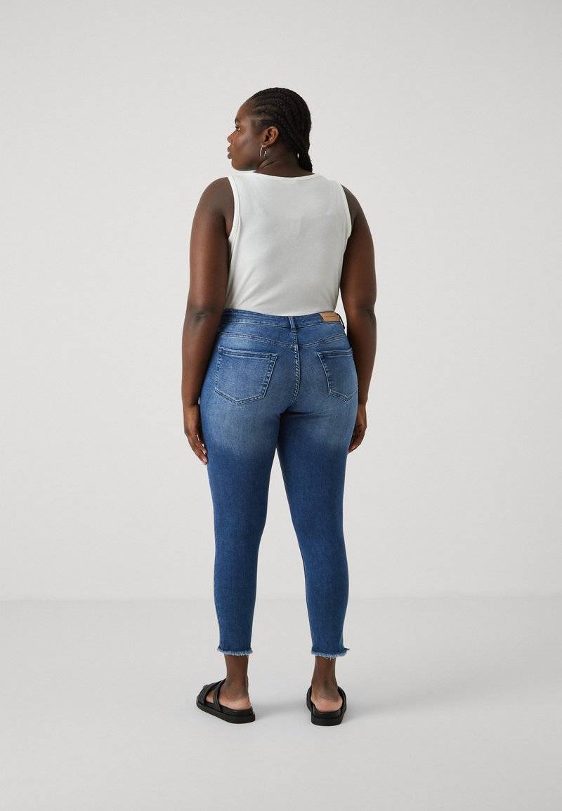 ONLY Carmakoma ONLY Carmakoma CARWILLY - Jeans Skinny Fit - medium blue denim Bis zu 60% Rabatt