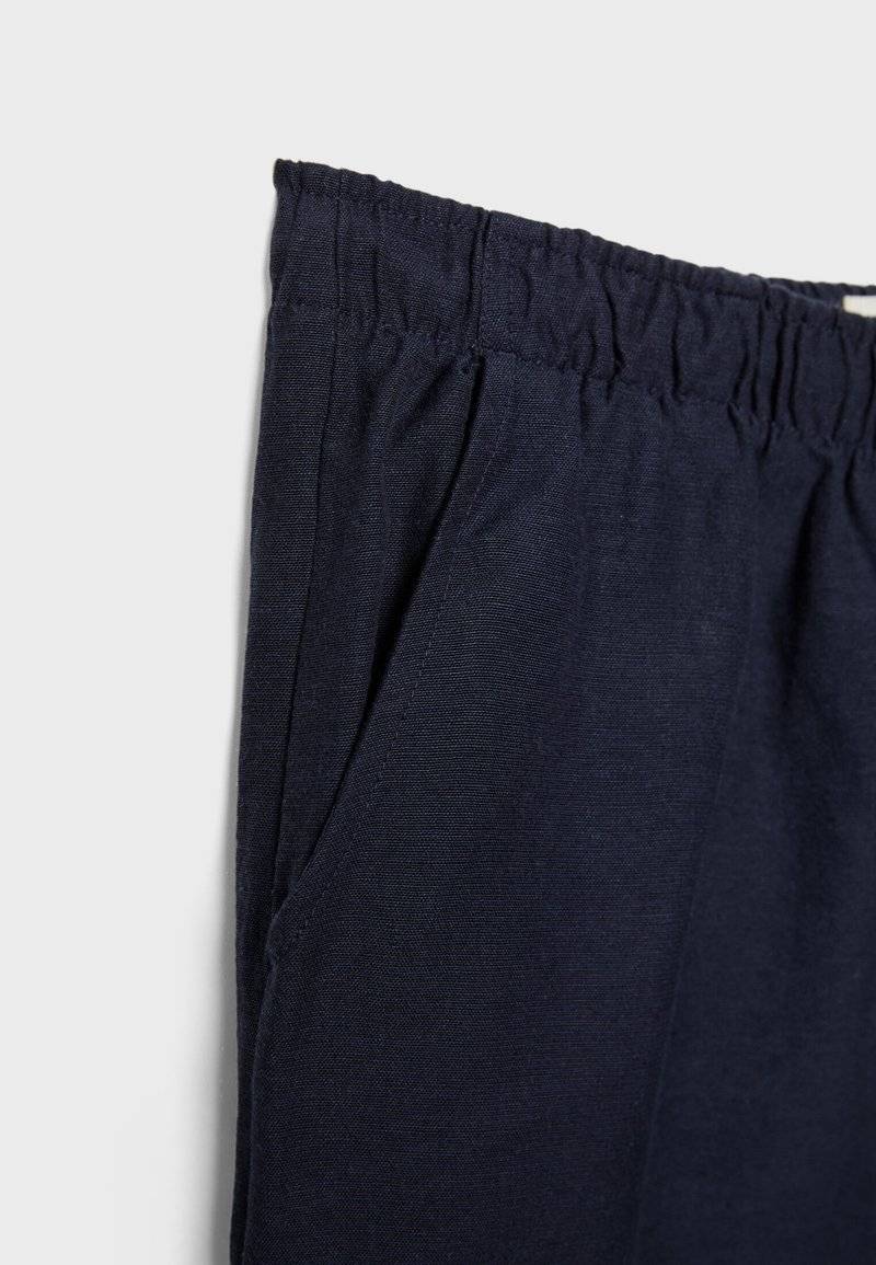 Stradivarius Stradivarius LOOSE-FITTING - Trousers - dark blue Nur für heute