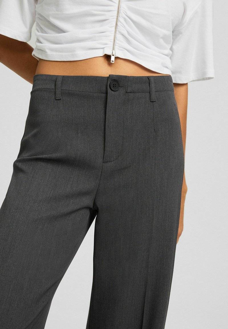 Bershka Bershka WIDE-LEG TAILORED - Trousers - mottled dark grey Bis zu 55% Rabatt