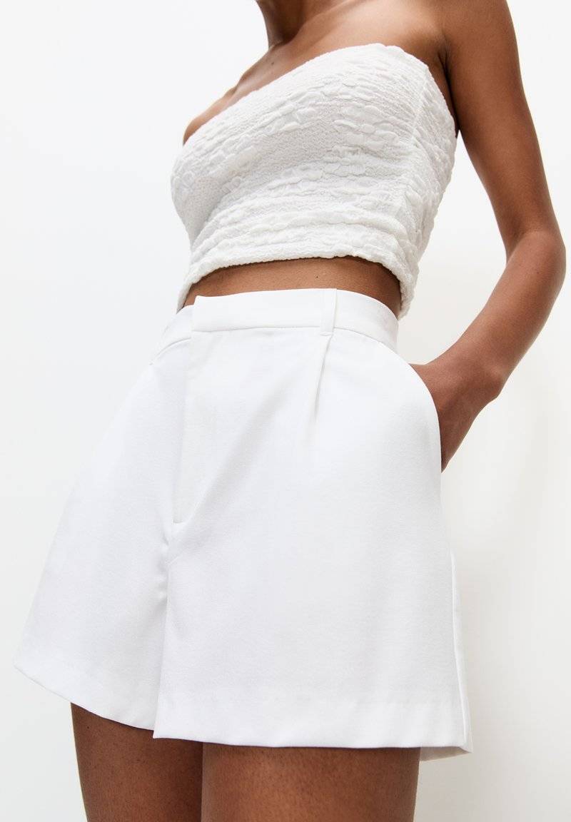 PULL&BEAR PULL&BEAR DARTED - BERMUDA - Shorts - white Black Friday Preise