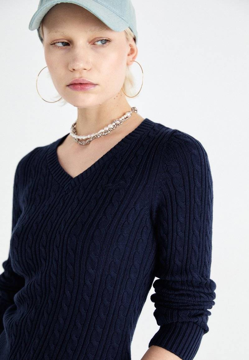 Hollister Co. Hollister Co. ICON CABLE V NECK - Jumper - navy blazer Rabatte dieses Monats
