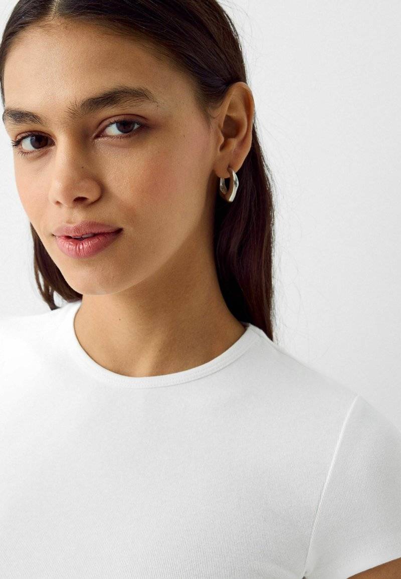 Bershka Bershka SHORT SLEEVE ROUND NECK 2 PACK - Basic T-shirt - white 2025