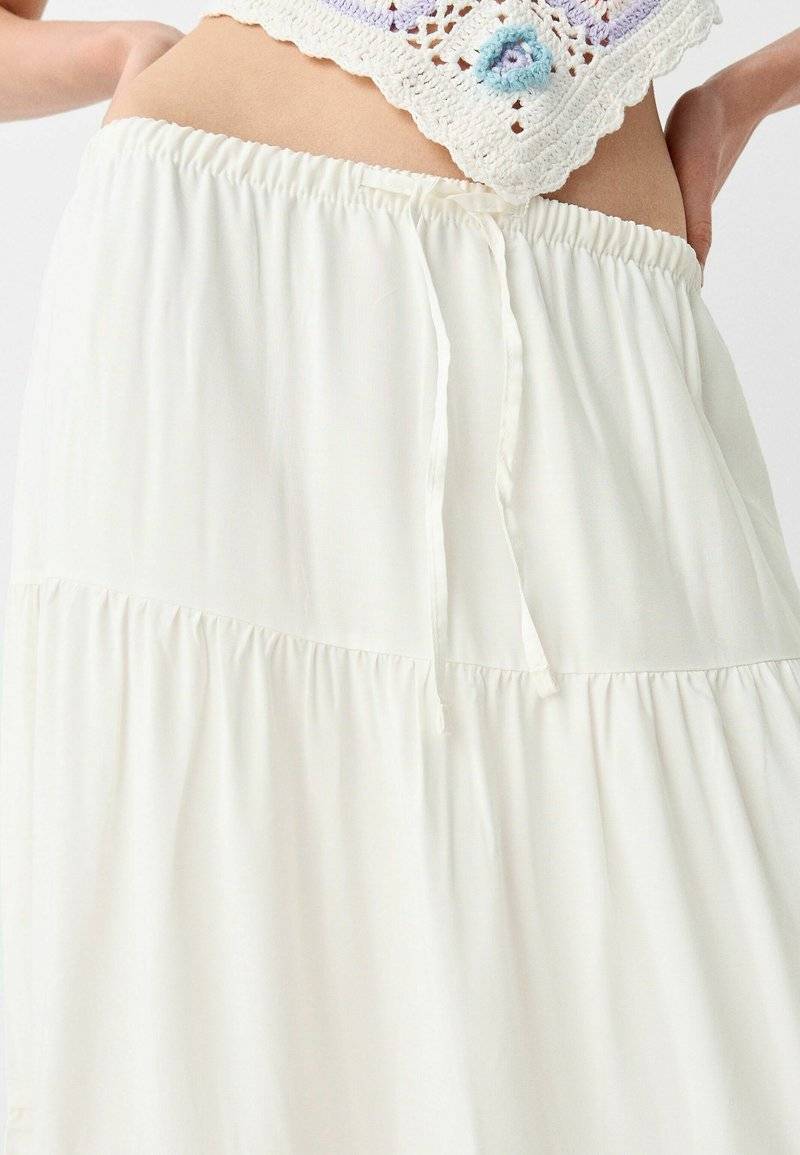 Bershka Bershka ELASTICATED - Maxi skirt - white Outlet