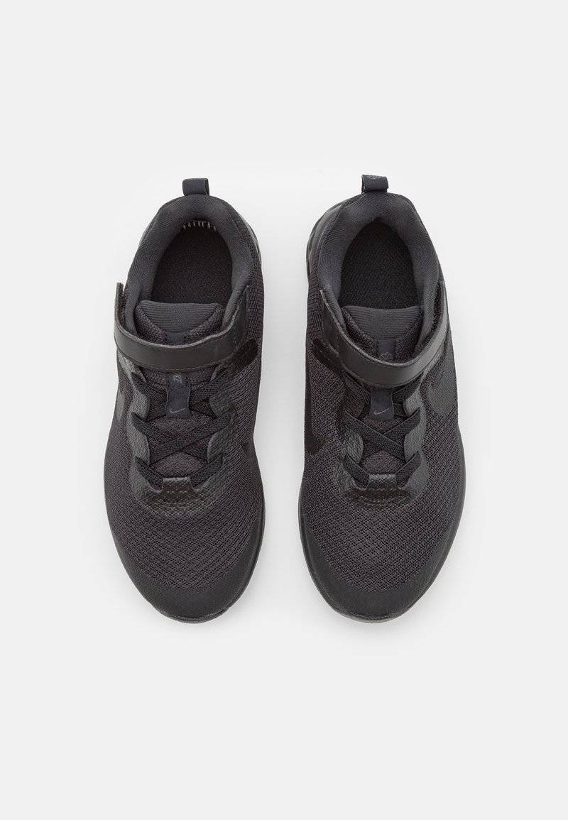 Nike Performance Nike Performance NIKE REVOLUTION 6 FLYEASE (PS - Neutral running shoes - black Weihnachtsangebot