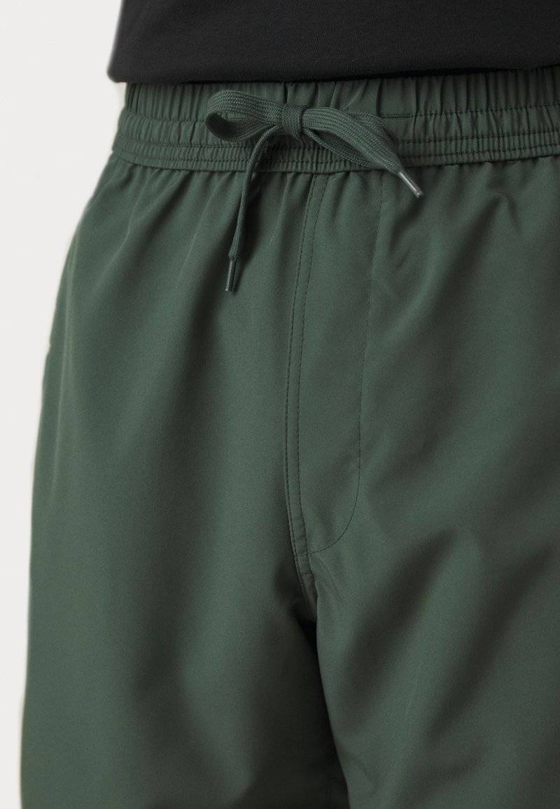 Nike Performance Nike Performance FORM SHORT - Sports shorts Vatertagsangebot