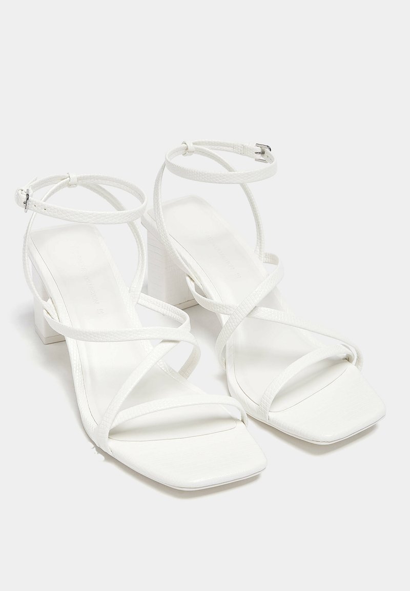 PULL&BEAR PULL&BEAR WITH CROSSOVER STRAPS - Sandals - white Heißer Verkauf