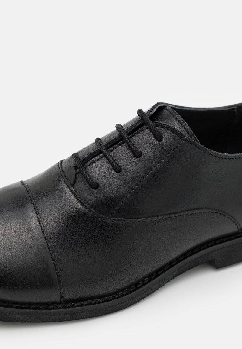 Friboo Friboo LEATHER - Lace-ups - black Bestseller