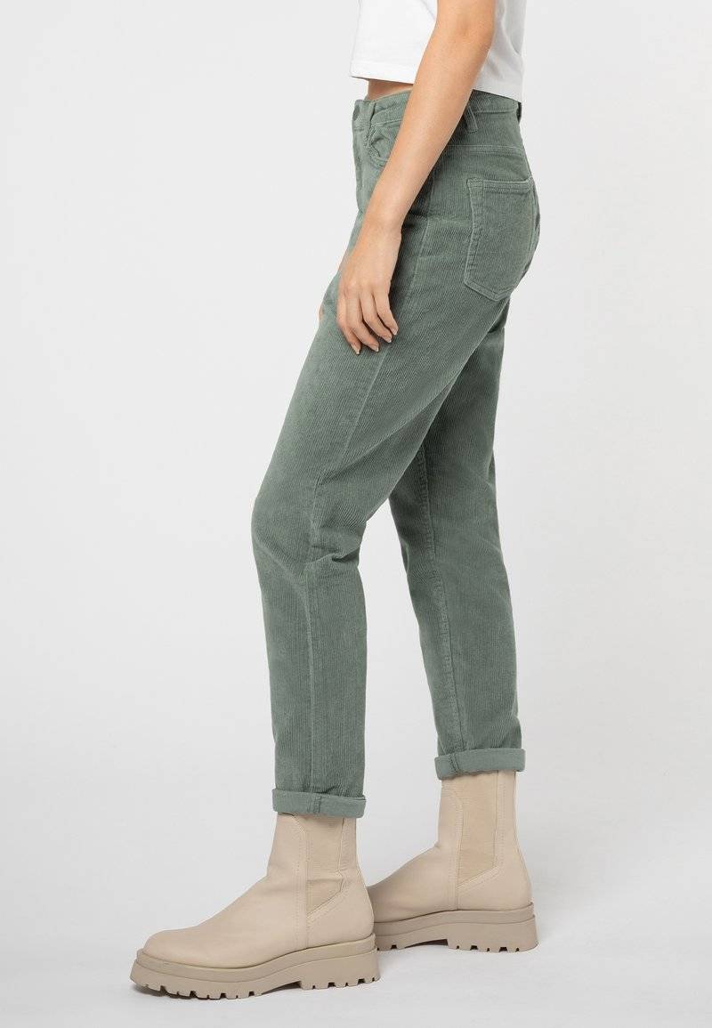 Eight 2 Nine Eight 2 Nine Trousers - middle green Verkauf