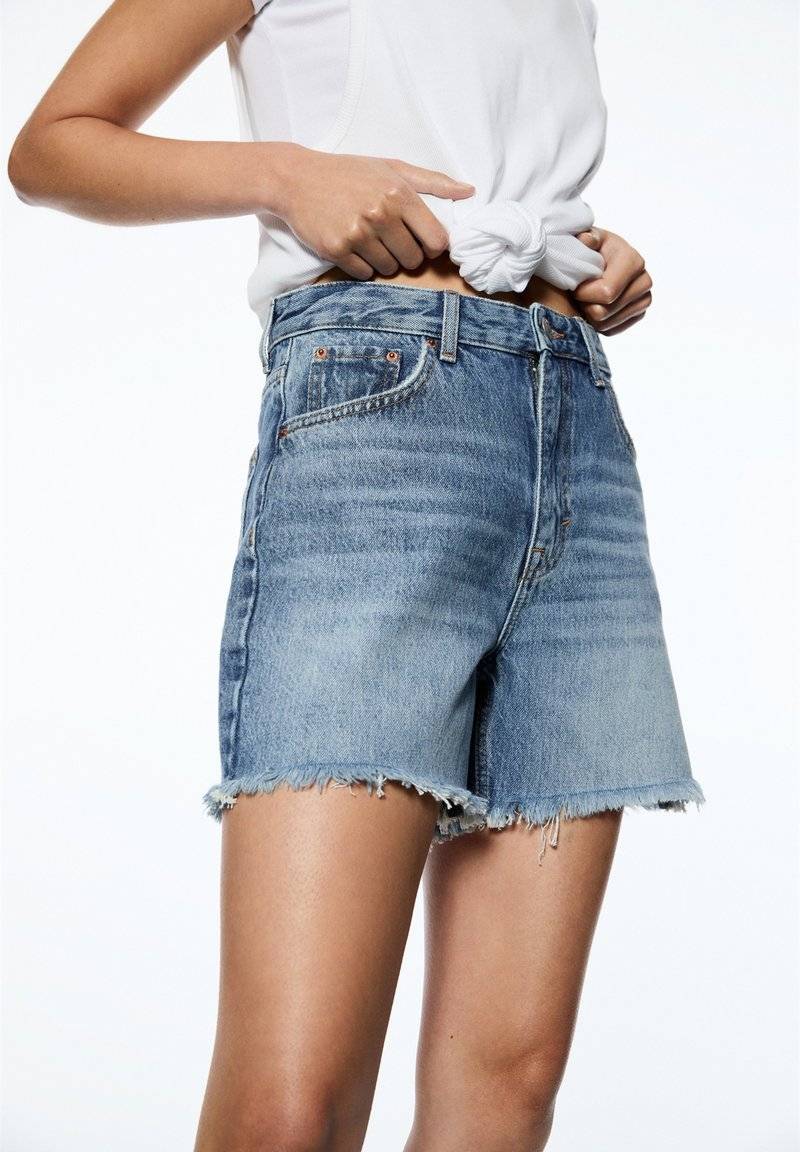 PULL&BEAR PULL&BEAR HIGH-WAIST - BERMUDA - Denim shorts - blue denim Meist gekauft