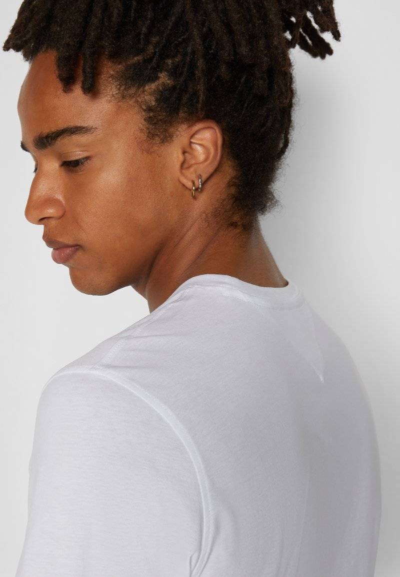 Tommy Jeans Tommy Jeans SLIM TEE - Basic T-shirt - classic white Cyber Monday