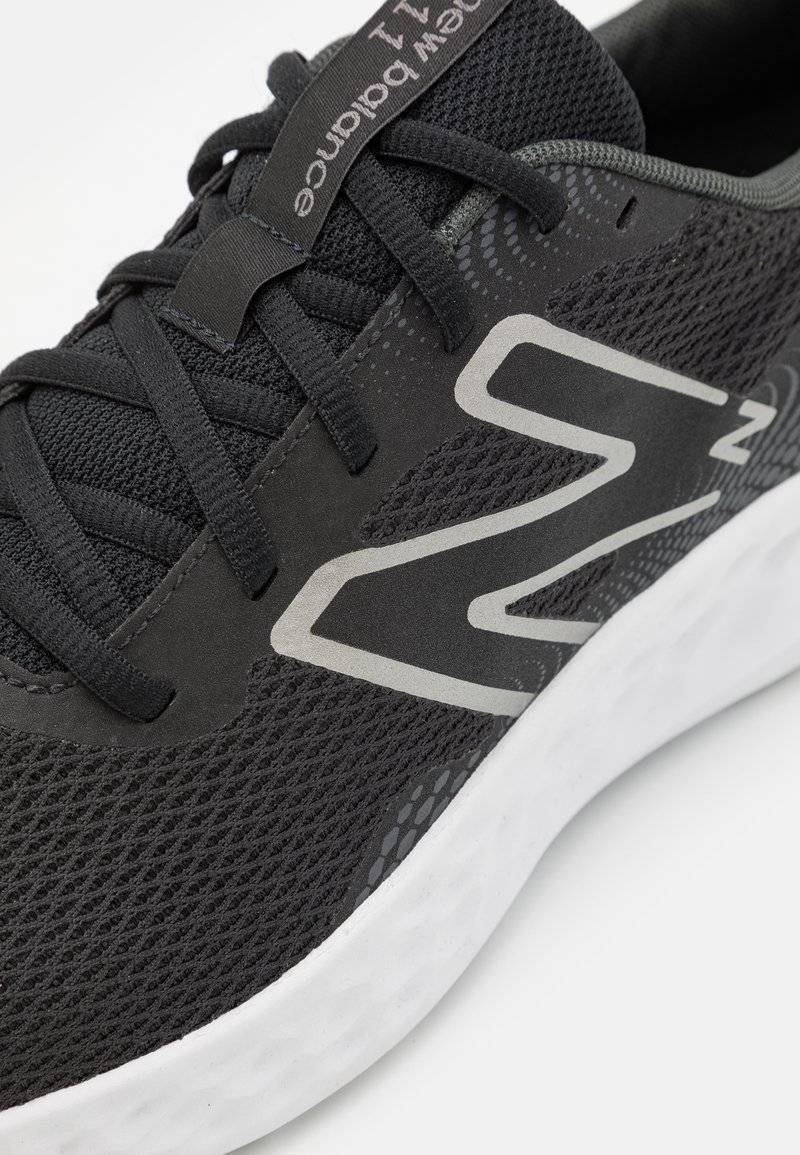 New Balance New Balance 411V3 - Neutral running shoes - black Kauf eins, bekomm eins gratis