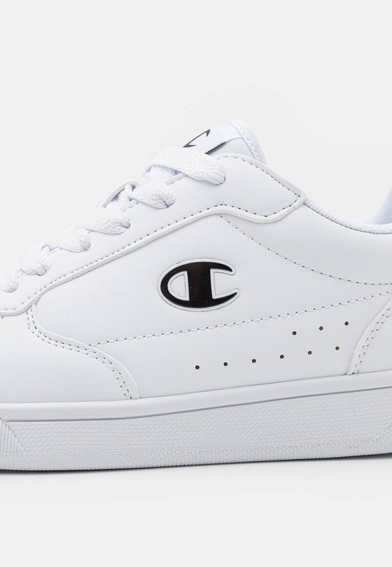 Champion Champion NEW COURT UNISEX - Training shoe - white VIP-Rabatte