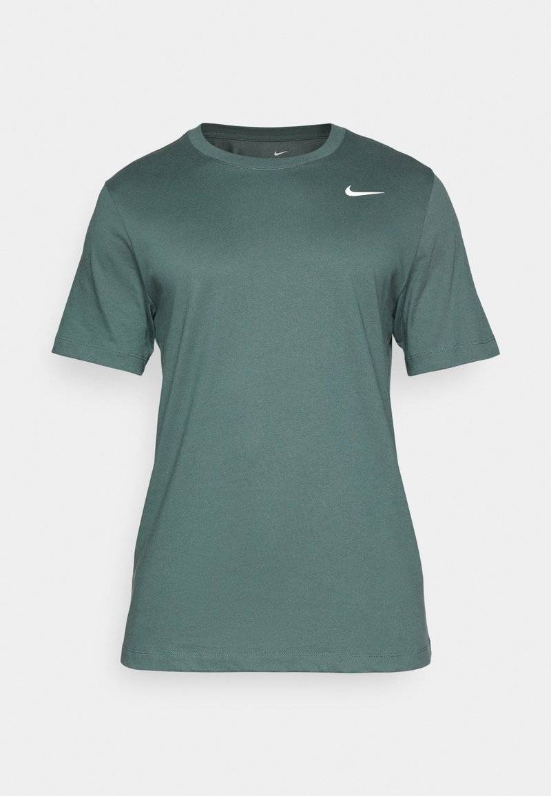 Nike Performance Nike Performance TEE CREW SOLID - Sports T-shirt - vintage green Letzte 3 Tage