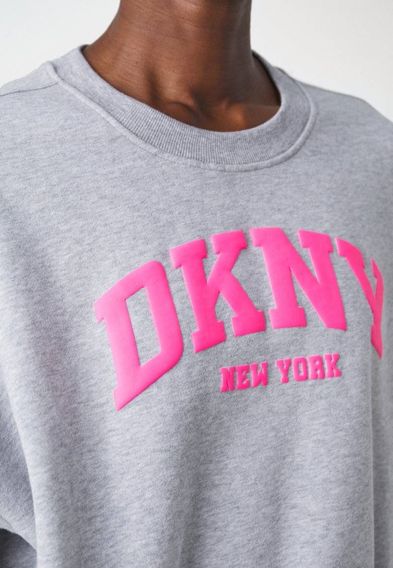 DKNY DKNY VARSITY PUFF LOGO SLEEVE - Sweatshirt Limitierter Zeitrabatt