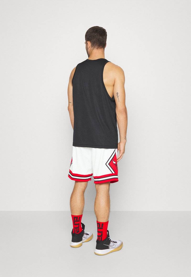 Mitchell & Ness Mitchell & Ness NBA CHICAGO BULLS SWINGMAN SHORT - Sports shorts - white Sonderangebot