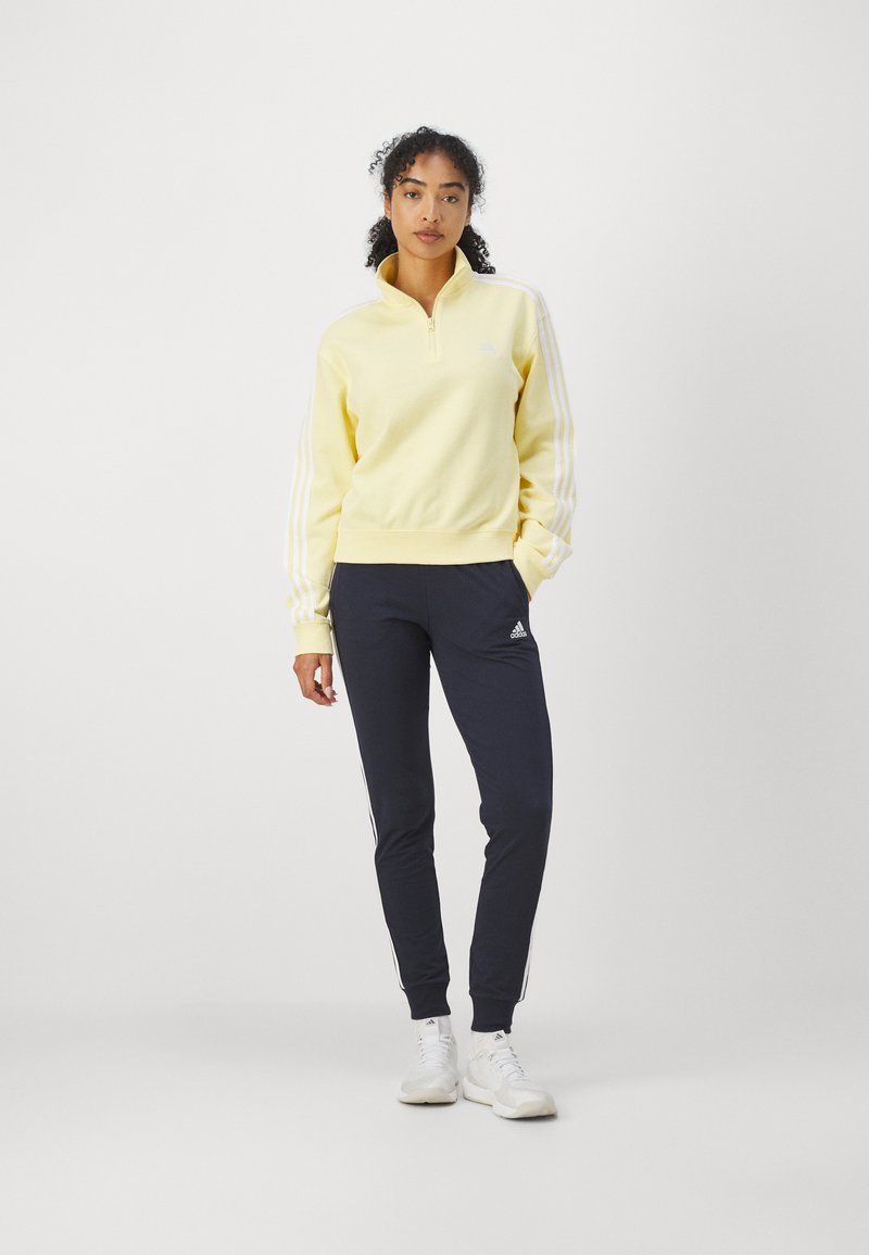 adidas Sportswear adidas Sportswear ESSENTIALS 3-STRIPES QUARTER ZIP - Sweatshirt - almost yellow Saisonschlussverkauf