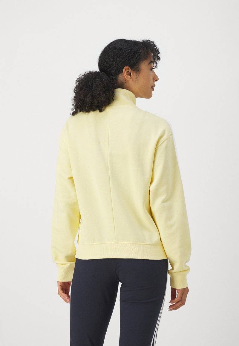 adidas Sportswear adidas Sportswear ESSENTIALS 3-STRIPES QUARTER ZIP - Sweatshirt - almost yellow Saisonschlussverkauf