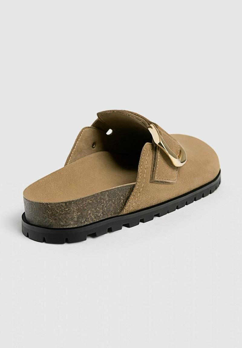 Stradivarius Stradivarius WITH BUCKLE DETAILS - Clogs - beige Neuheiten