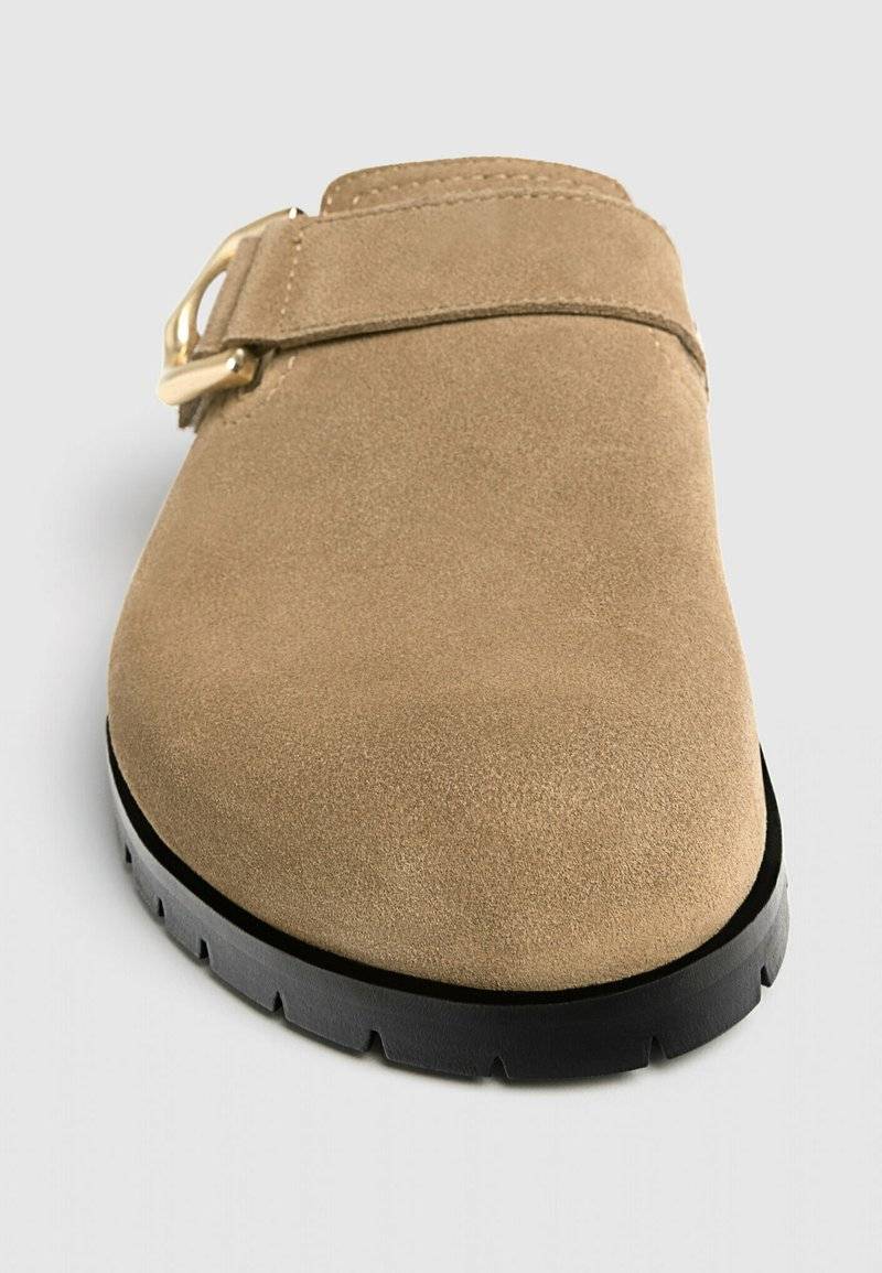 Stradivarius Stradivarius WITH BUCKLE DETAILS - Clogs - beige Neuheiten