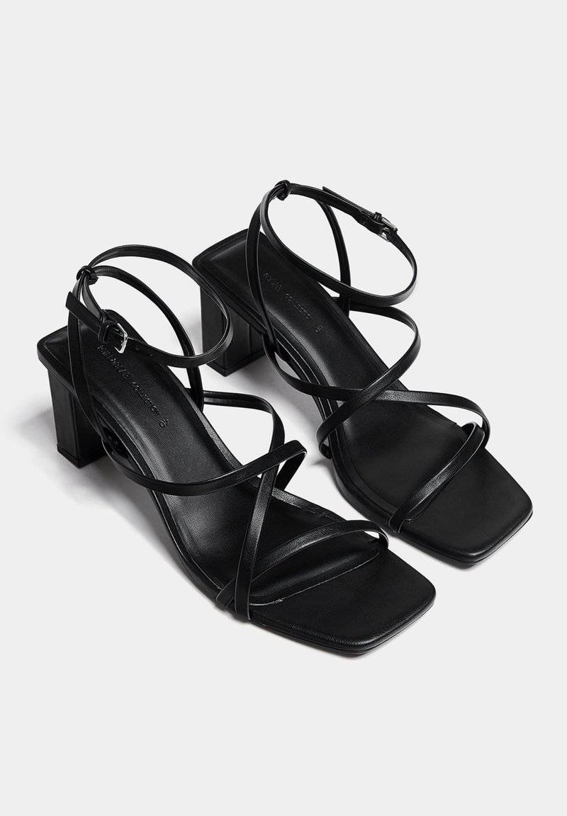 PULL&BEAR PULL&BEAR WITH CROSSOVER STRAPS - Sandals - black VIP-Rabatte
