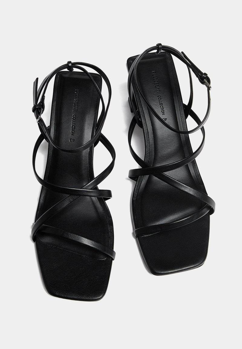 PULL&BEAR PULL&BEAR WITH CROSSOVER STRAPS - Sandals - black VIP-Rabatte