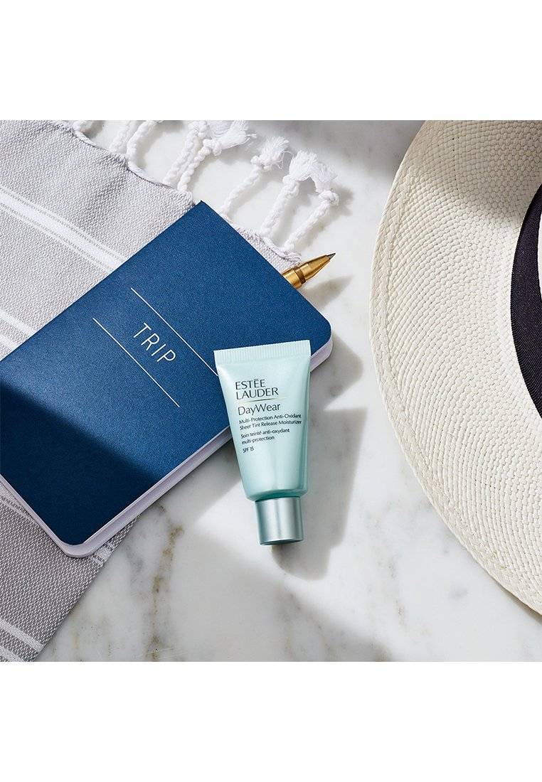 ESTÉE LAUDER ESTÉE LAUDER DAYWEAR SHEER TINT RELEASE ADVANCED MULTI-PROTECTION ANTI-OXIDANT MOISTURIZER SPF 15 - Face cream Speichern exportieren