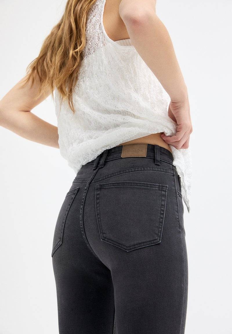 PULL&BEAR PULL&BEAR BASIC MOM COMFORT - Straight leg jeans - black Limitierter Zeitrabatt