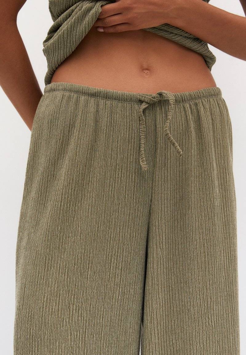 PULL&BEAR PULL&BEAR WIDE-LEG FLOWING - Trousers - khaki Exklusive Angebote