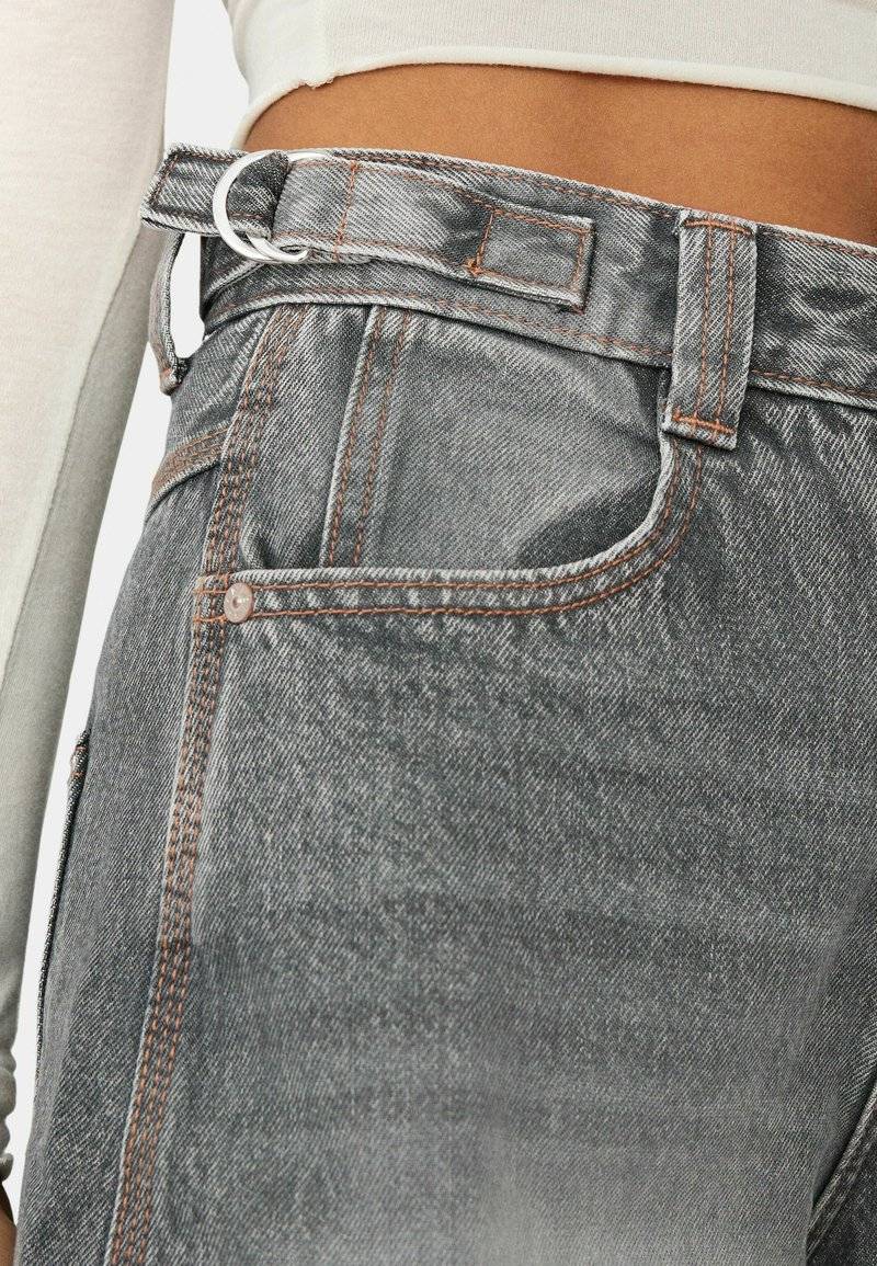 Bershka Bershka WIDE BALLOON CARPENTER - Relaxed fit jeans - grey Räumungsverkauf