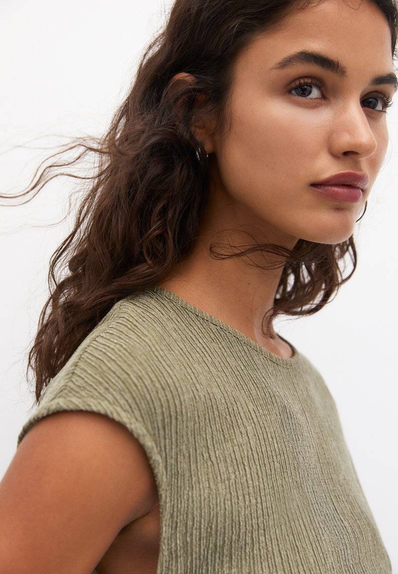 PULL&BEAR PULL&BEAR GATHERED SLEEVELESS - Blouse - khaki Super Sparpreis