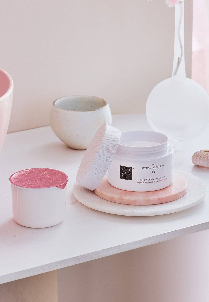 Rituals Rituals BODY CREAM REFILL THE RITUAL OF SAKURA - FLORAL - CHERRY BLOSSOM & RICE MILK - Moisturiser Auslauf