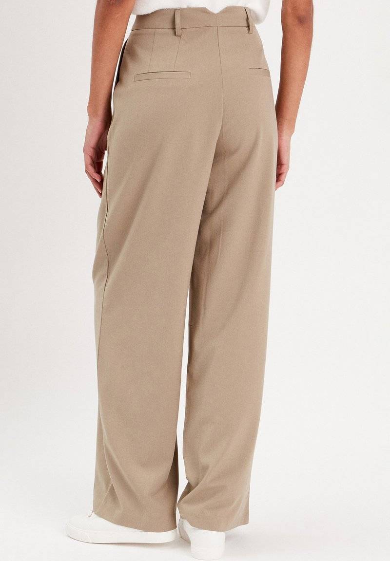 Cache Cache Cache Cache WEITE FLIESSENDE MIT ABNÄHERN - Trousers - vert kaki JETZT KAUFEN