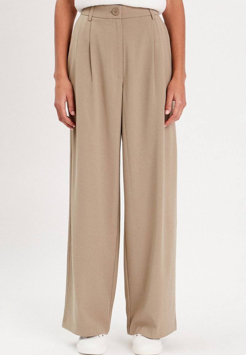 Cache Cache Cache Cache WEITE FLIESSENDE MIT ABNÄHERN - Trousers - vert kaki JETZT KAUFEN