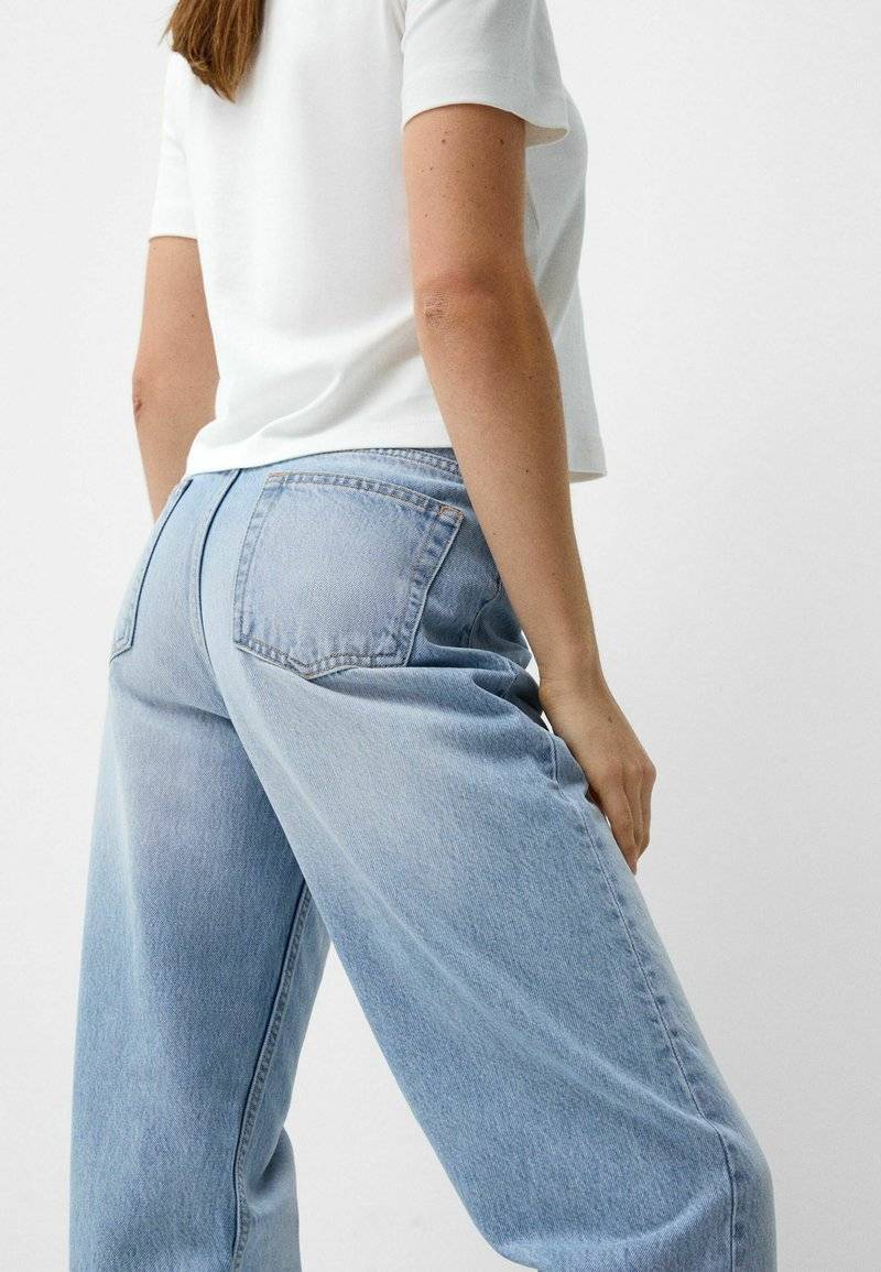 Bershka Bershka MOM - Straight leg jeans Bis zu 65% Rabatt