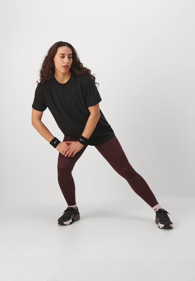 Nike Performance Nike Performance ONE RELAXED TOP - Sports T-shirt - black Angebote