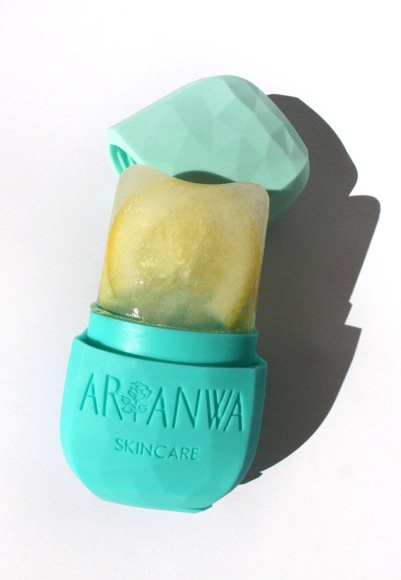 ARI ANWA Skincare ARI ANWA Skincare FACIAL ICE CUBE - MASSAGE ROLLER TOOL - Skincare tool - fresh blue Günstig kaufen
