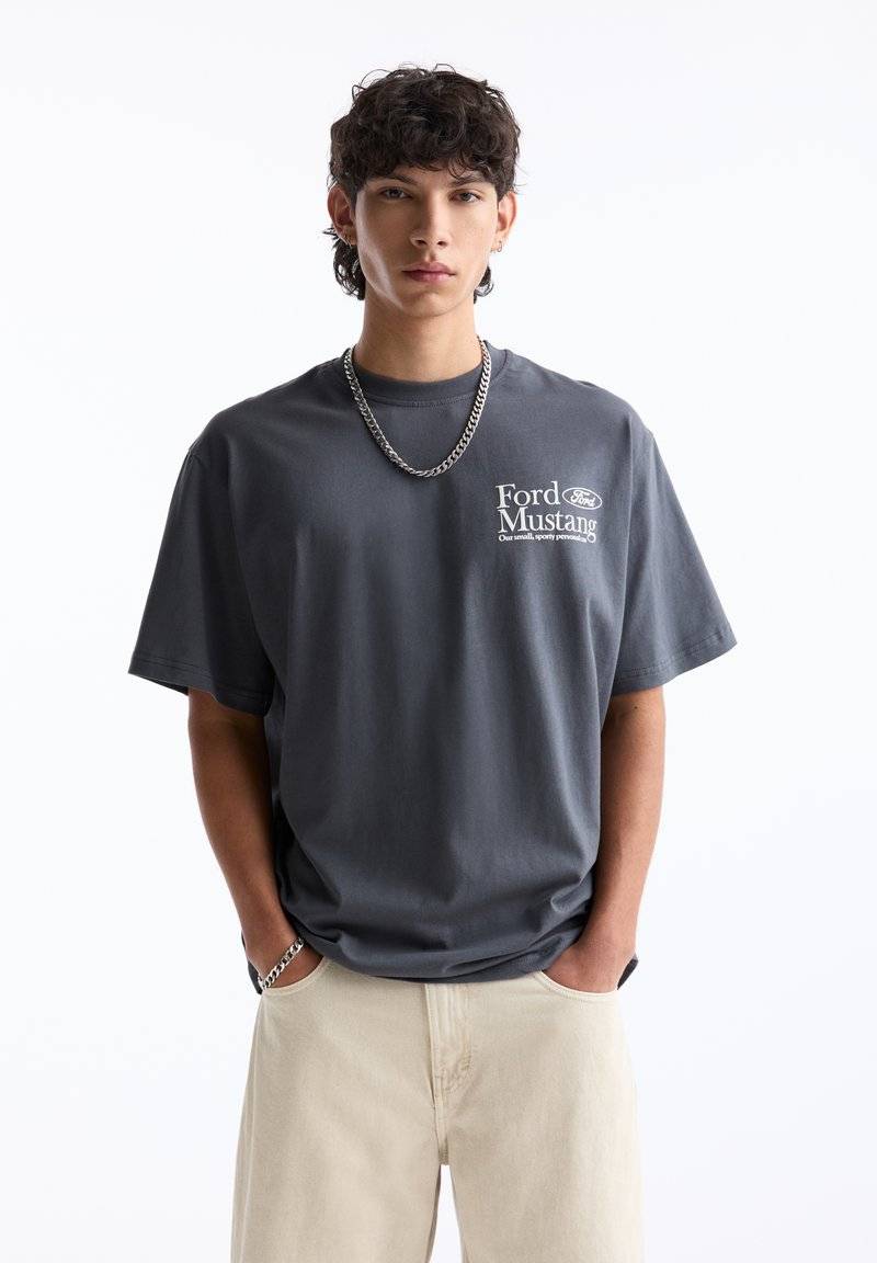 PULL&BEAR PULL&BEAR FORD SHORT SLEEVE - Print T-shirt - grey Kostenloser Versand