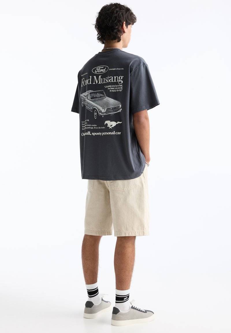 PULL&BEAR PULL&BEAR FORD SHORT SLEEVE - Print T-shirt - grey Kostenloser Versand