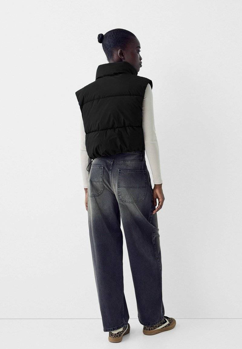 Bershka Bershka CROPPED PUFFER - Waistcoat - black denim Jubiläumsangebot