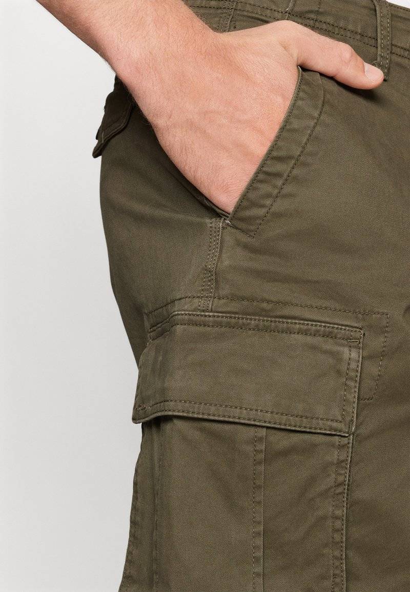 GAP GAP CARGO - Shorts - black moss Top Angebot