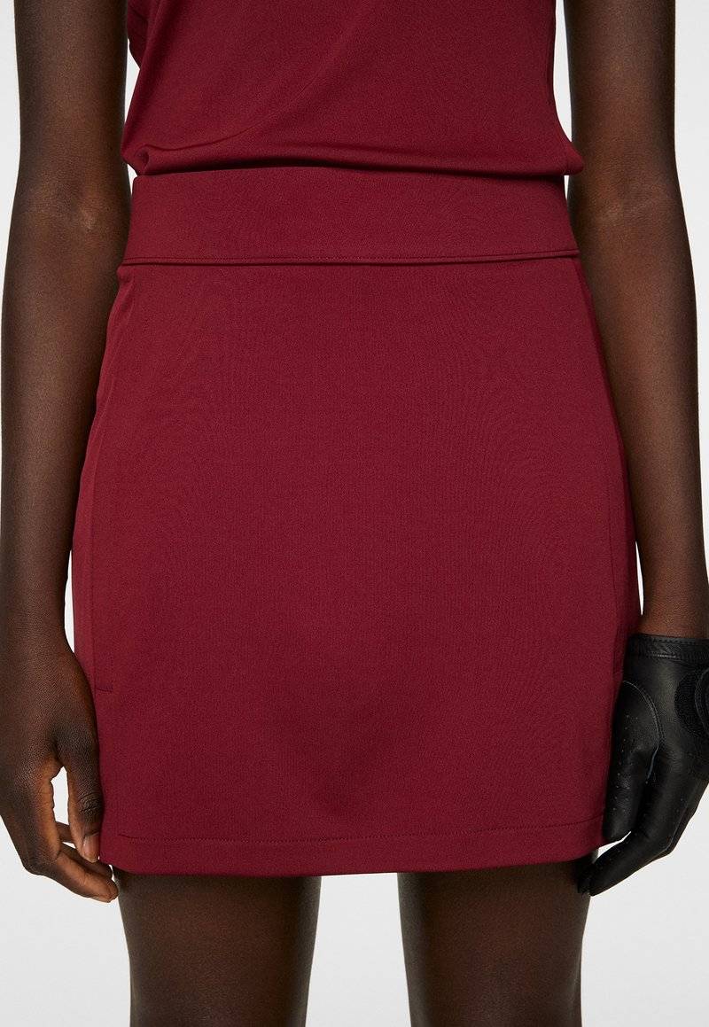 J.LINDEBERG Sports J.LINDEBERG Sports AMELIE MID - Sports skirt - cabernet Bestseller