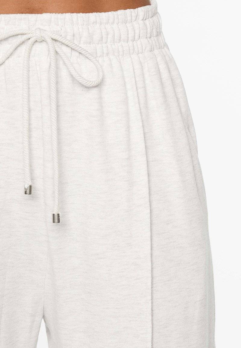 OYSHO OYSHO SOFT TOUCH RELAXED STRAIGHT-LEG - Tracksuit bottoms - mottled light grey Zeitbegrenzte Promotion