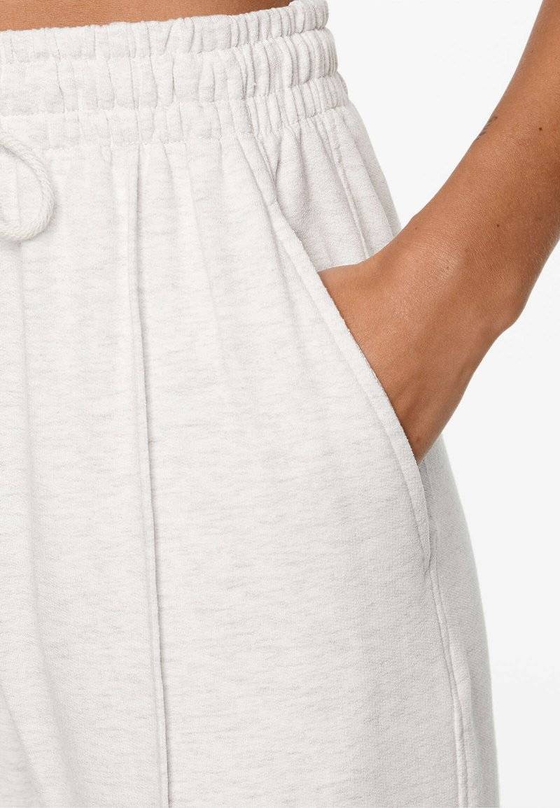 OYSHO OYSHO SOFT TOUCH RELAXED STRAIGHT-LEG - Tracksuit bottoms - mottled light grey Zeitbegrenzte Promotion